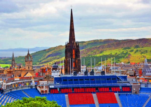 2016-07-16_Royal Edinburgh Military Tattoo on the Esplanade w the Hub-Camera Obscura-St. Giles' Cathedral-Tron Kirk ���������ٱ�������0001.JPG