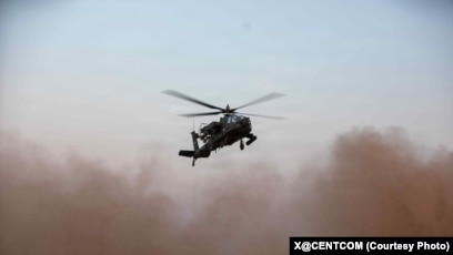 ������Ƭ������һ��AH-64�͡������桱����ֱ���ɻ����ж��������С�(2026��2��14��)