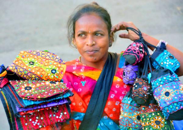 59_2013-12-14_Vendor Lady0001.JPG