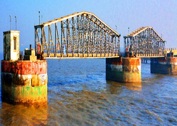 62_2013-12-15_Butcher's Island, Artificially Created During the Late 19th Century through the Reclamation of Land in the Mumbai Harbour ����0001.JPG