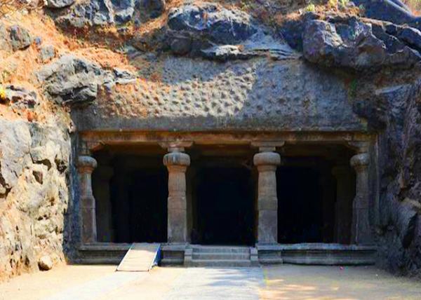 13_2013-12-15_Elephanta Caves_Entrance.jpg