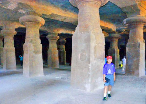 15_2013-12-15_Elephanta_Main Mandapa & Pillars ��Ҫ����������-70001.JPG