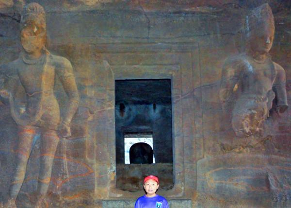 17_2013-12-15_Elephanta_Shiva Linga Shrine inside the Cave Complex ���ڴ��ʪ������-30001.JPG