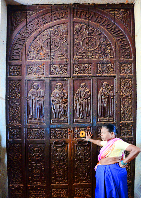1781146396164552.jpg 07_2013-12-16_Basilica of Bom Jesus_Carved Door.jpg