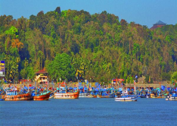 32_2013-12-16_Fishing boats at Betim.jpg