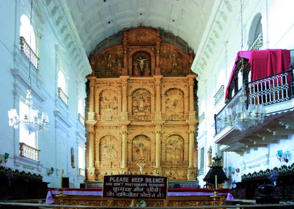 17_2013-12-16_ Se Cathedral_Reredos.jpg