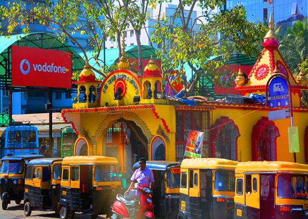 43_2013-12-16_Autorickshaw Tuk Tuks & Temple.jpg