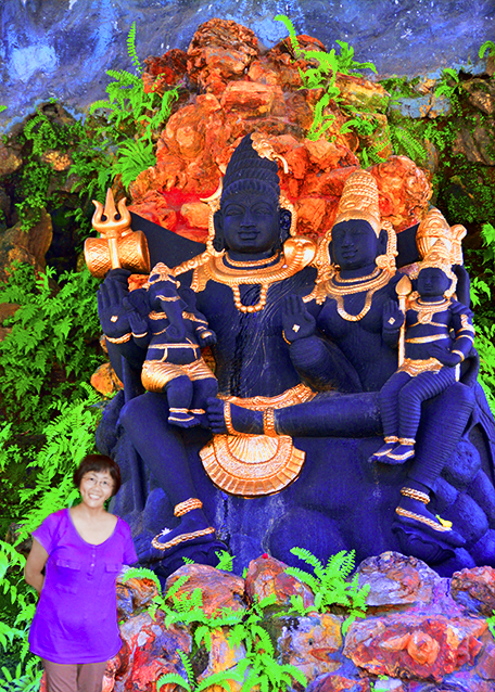 09_2013-12-17_Statues of Lord Shiva, Parvati, Ganesh, & Kartike in the Temple Pond of Kudroli Gokarnanatheshwara Temple-1.jpg