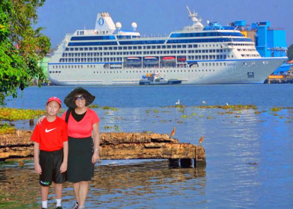 01_2013-12-18_Cochin Port_Nautica Oceania Berthed-10001.jpg