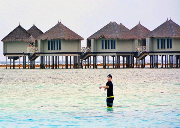 02_2013-12-20_Water Bungalows @ Cinnamon Dhonveli w Tranquil Surroundings.jpg