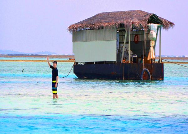 06_2013-12-20_Floting House Adjoining the Ocean & Lagoon.jpg