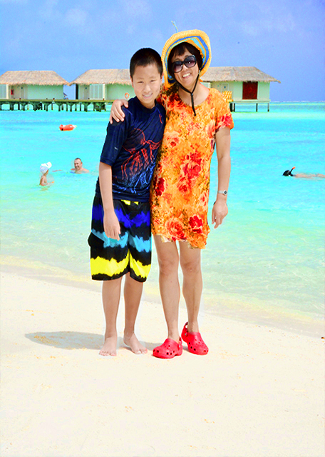 09_2013-12-20_Crystal Water, White Sandy Beaches, Overwater Villas, & Incredible Underwater World Teeming w Vibrant Coral Reefs, Diverse Marine Life.jpg