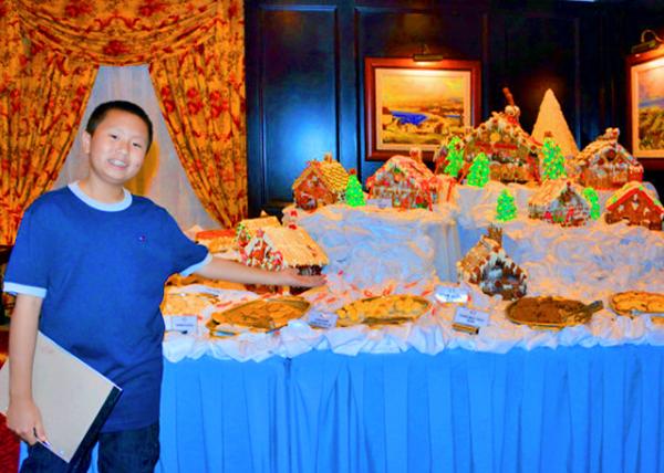 2013-12-20_Gingerbread Houses0001.JPG
