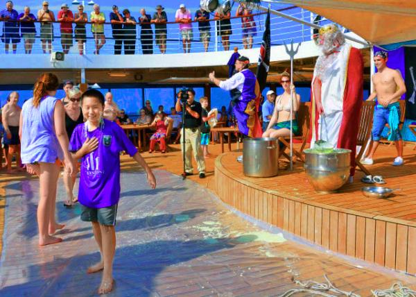 07_2013-12-21_Equator Crossing Ceremony_Gooey Stuff w Food Bran, Flour, Chowder, Oats, & Glue ��Ƥ����ۡ������ӻ⡢��Ƭ����ˮ��ɵĽ���-50001.JPG