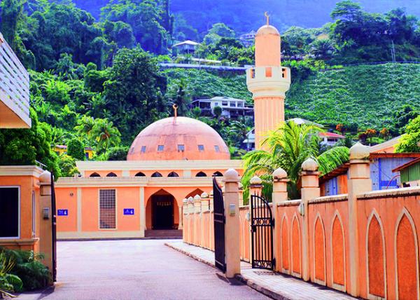 11_2013-12-23_Sheikh Mohamed bin Khalifa Mosque, the 1st Mosque in Seychelles.jpg