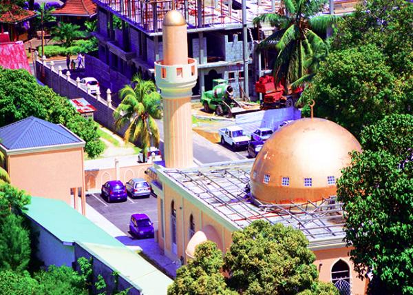12_2013-12-23_Sheikh Mohamed bin Khalifa Mosque Built in 1982.jpg