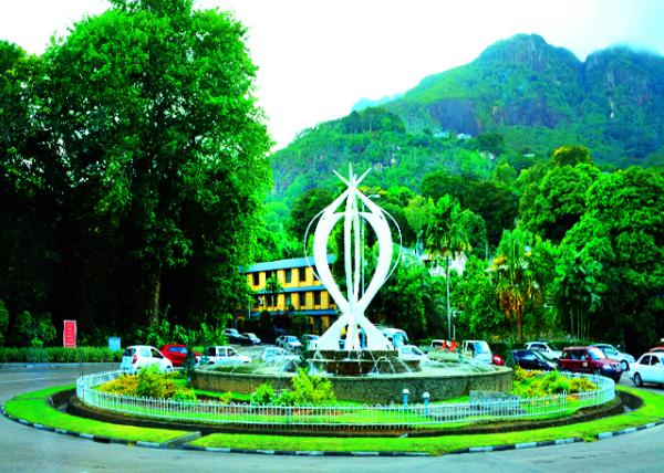 19_2013-12-23_United Monument Symbolizing the Strength & Resilience of the Seychellois People �Ž���-10001.jpg
