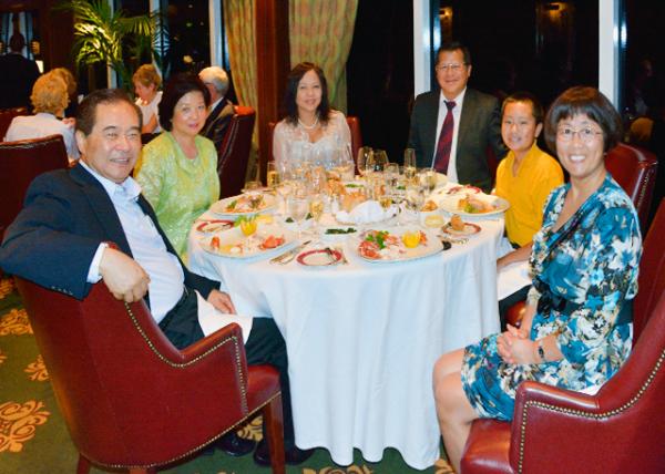 02_2013-12-24_Nautica Oceania_Christmas Eve Celebration w Daniel-Rachel-Andria-Lawrence-Aiden-Hongxia0001.JPG