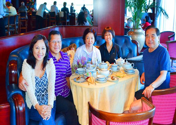 2013-12-25_Nautica Oceania_Christmas Celebration w Andria-Lawrence-Rachel-Hongxia-Danie_Christmas Gathering ʥ���ھۻ�l0001.JPG