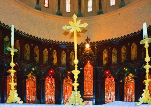 16_2013-12-27_Christ Church Anglican Cathedral_Altar.jpg