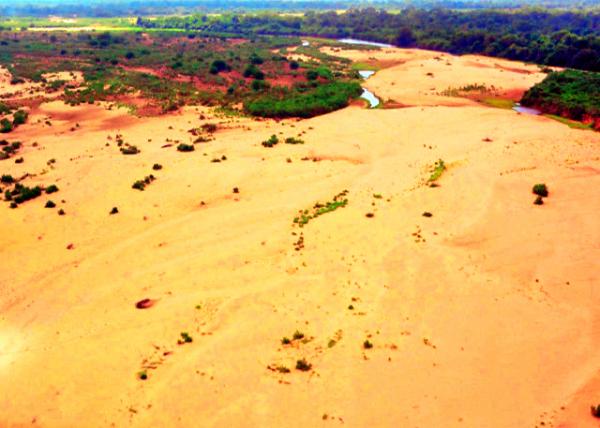 14_2013-12-28_Sand River_A Frozen Water to Flow across the Desert ɳ�ӡ���ˮ��ԽɳĮ-20001.JPG