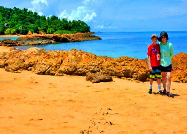 09_2013-12-30_Ampangorina_Rocky Coast0001.JPG