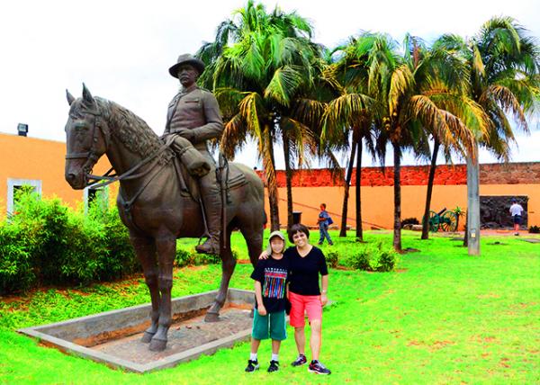 10_2014-01-02_Portuguese Fortress_Statue of Mouzinho de Albuquerque.JPG