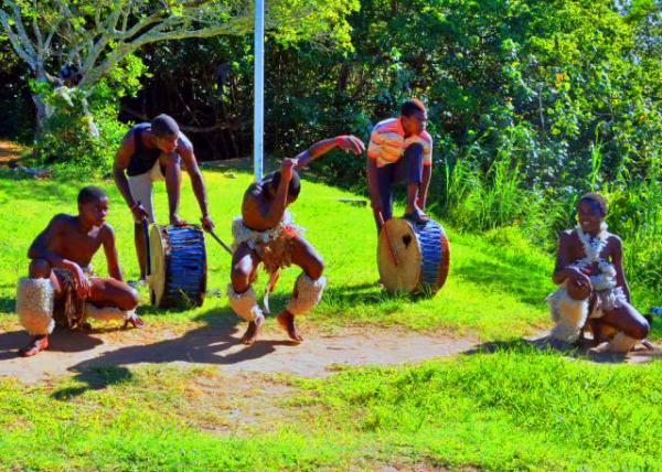 12_2014-01-03_Zulu Street Performers ��³��ͷ����0001.JPG