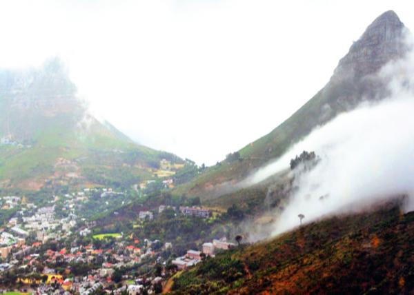 05_2014-01-06_Table Mtn & Signal Hill in Mist ��������ɽ���ź�ɽ0001.JPG