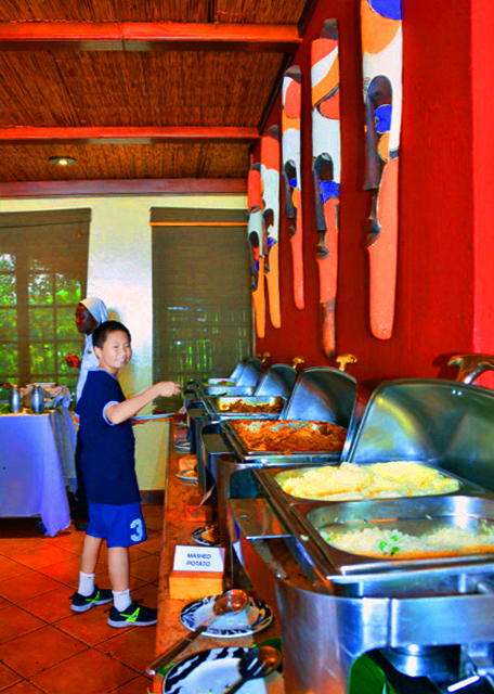 05_2014-01-08_Chobe Marina Lodge_Commissioner's Elegant Dining Restaurant �׳��߼�����-90001.JPG