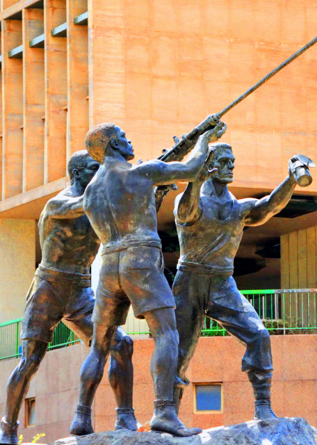 1781750277606790.jpg 49_2014-01-10_Sculpture_Statue of Miners 矿工雕塑0001.JPG