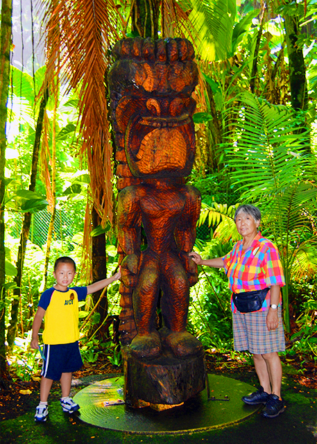 25_10-03-07_ Hawaii Tropical Bioreserve & Garden w a Carved Wooden Tiki Sculpture of the Hawaiian God Ku�������ȴ�ֲ��԰-10001.JPG