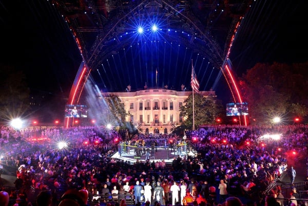 白宫南草坪上的“UFC Freedom 250”活动现场。特朗普总统在其80岁生日当天举办一系列UFC赛事,白宫称其为“一场展现美国搏击精神的世纪庆典”。