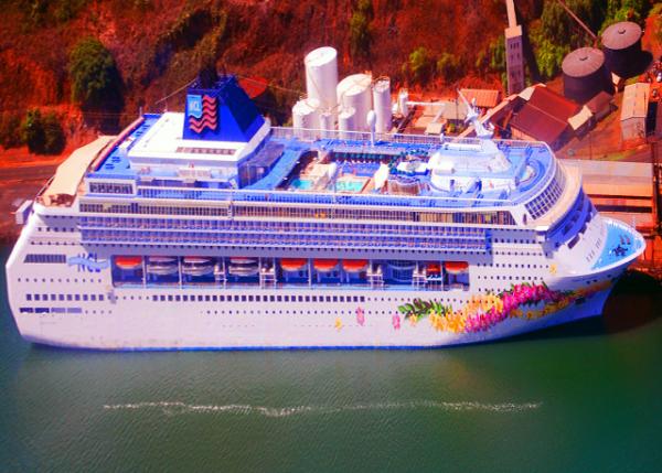 01_10-08-07_ NCL Pride of Aloha Docked @ N��wiliwili Cruise Port.jpg