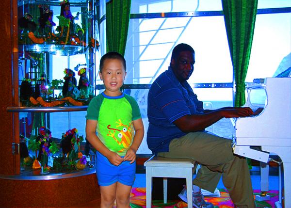 03_10-07-07_ NCL Pride of Aloha_Piano Man.jpg