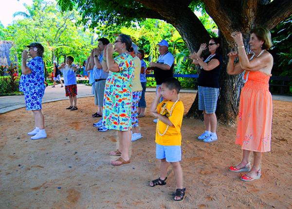 12_09-28-07_ Polynesian Cultural Ctr_Hula Dance �����Ĳ�ȹ��0001.JPG