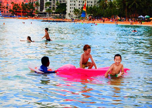 22_09-29-07_ Air Mattress @ Waikiki Beach ��������̲����������-20001.jpg