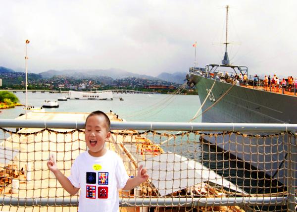 27_09-30-07_ USS Missouri facing the Sunken Arizona, Symboling of the Beginning & the End of WWII for the USA �������ս��ֱ��ҵ�ѳ�û������ɣ�Ǻ�ս�������������ڶ��������ս�Ŀ�ʼ�����-60001.JPG