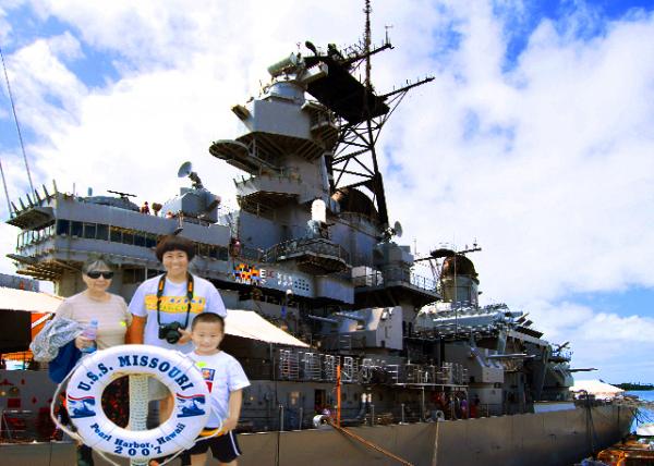 28_2007-09-30_Pearl Harbor Memorial_USS Missouri BB-63, the Site of the Surrender of the Empire of Japan-10001.jpg