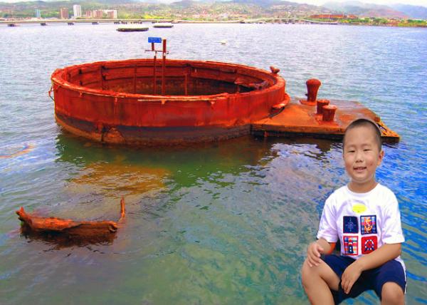 37_09-30-07_ Pearl Harbour_Sunken Battleship-10001.jpg