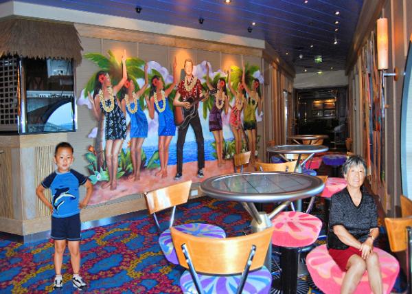 06_10-01-07_ NCL Pride of Aloha_Lounge.jpg