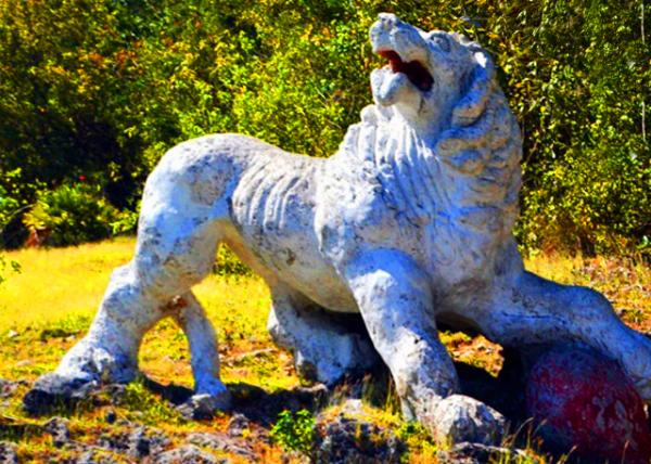 09_01-30-08_ Lion Paw Rests on An Orb, the Symbol of the British Empire ʨ�Ʒ���������Ӣ�۹�����Ȩ������0001_1.JPG