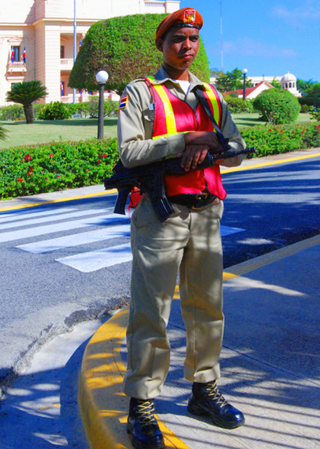 28_02-02-08_ Santo Domingo-Natl Guard ���Ҿ���Ա0001.JPG