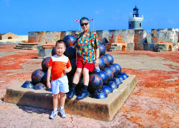 34_02-04-08_ San Juan-Castillo San Felipe del Morro_Cannon Balls �ڵ�-40010.JPG