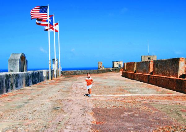 40_02-04-08_ Fort San Cristobal_The flags of the United States, Puerto Rico, & the Spanish Empire float over Castillo San Crist��bal ��������������������۹��Ĺ�-60001.JPG