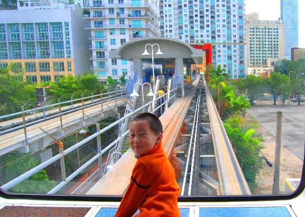 08_01-23-09_ Metromover in Downtown Miami �����������ġ����н��˸߼���·0001.JPG