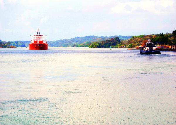 02_01-28-09_ Panama Gatun Lake, the Man-Made Lake ��ͨ�˹���0001.JPG