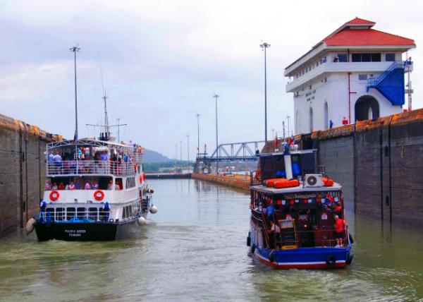 22_01-28-09_ Panama Canal Miraflores Locks ����ˮբ-40001.JPG
