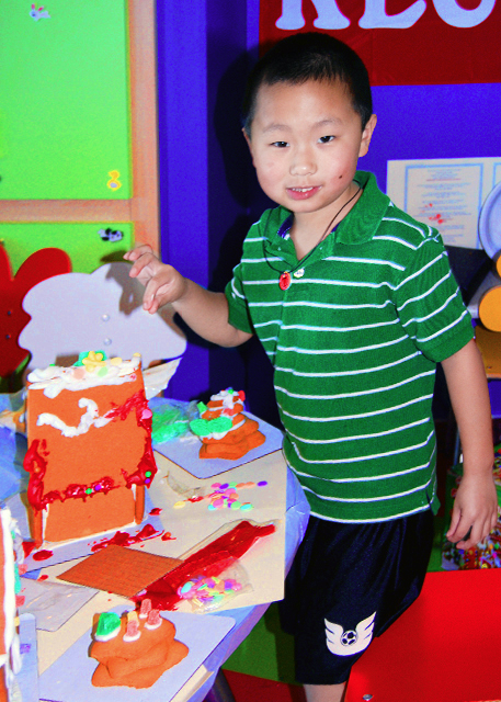 1782074879771909.jpg 01_01-30-09_ Island Princess_Gingerbread House @ Fun Zone.jpg