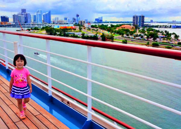 11_2014-08-02_Carnival Glory Overlooked Biscayne Bay-40001.JPG